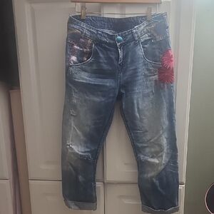 ⚜Stylish Blue Jeans with Pink Floral Embroidered Accents! Also A Little Sparkle.